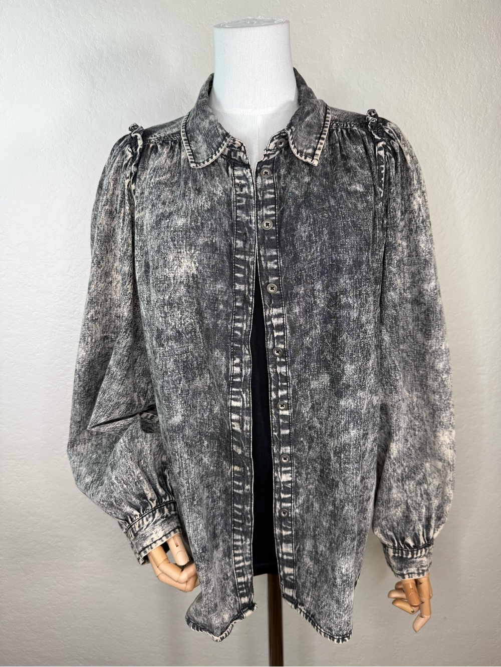 Aaron & Amber Acid Washed Ruffle Denim Jean Button Down Shirt Blouse Medium - Picture 2 of 15